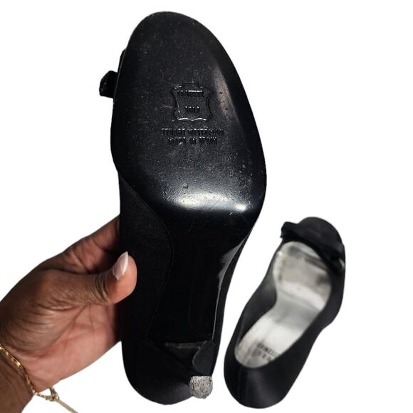 Stuart Weitzman  - Picture 6 of 10